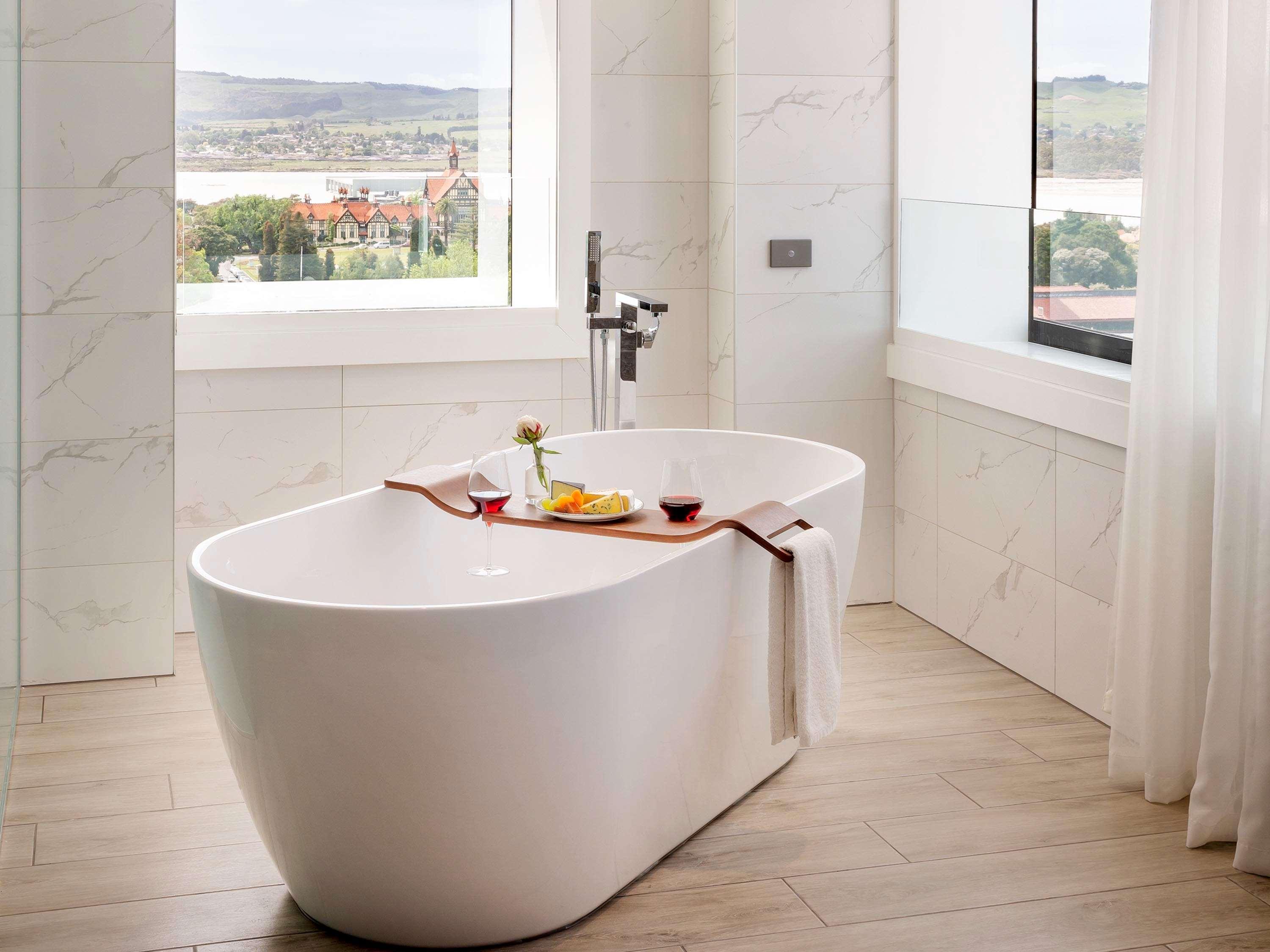 Отель Pullman Роторуа Экстерьер фото A freestanding bathtub