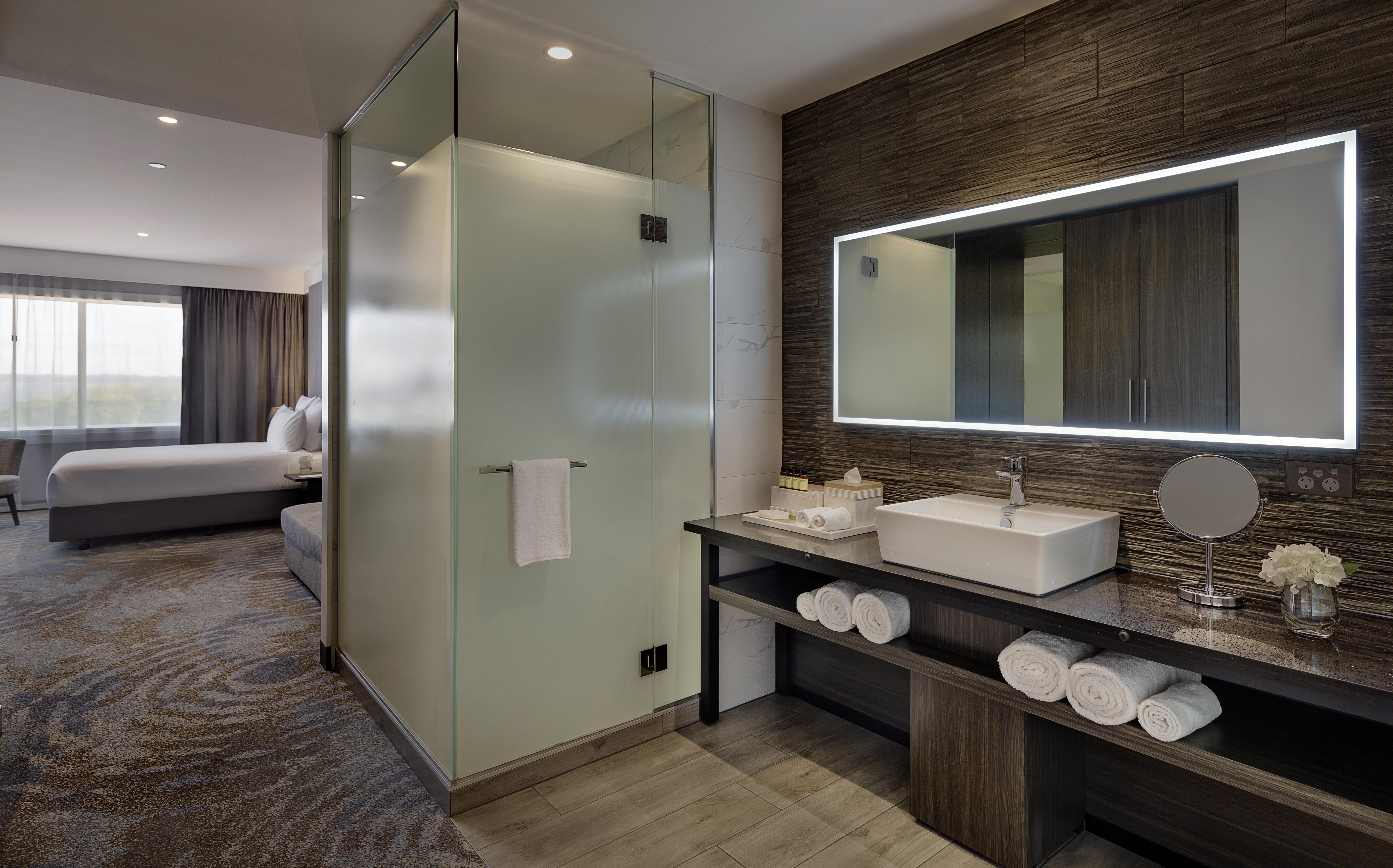 Отель Pullman Роторуа Экстерьер фото A bathroom in a hotel room